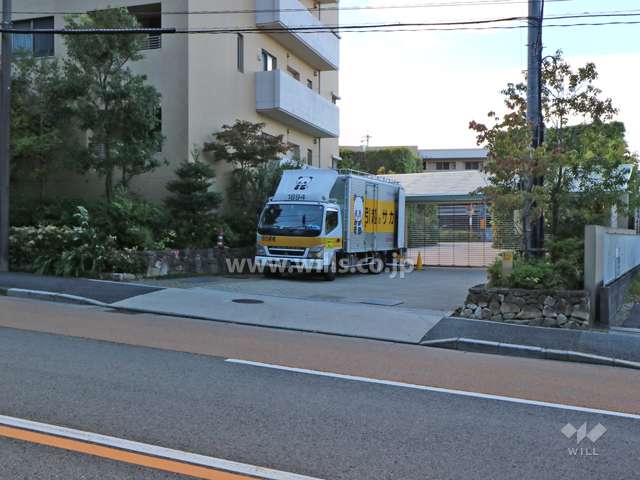 駐車場出入り口