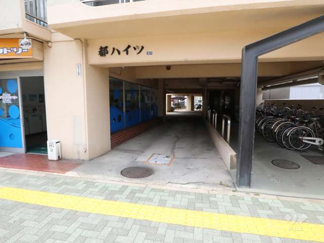 駐車場出入り口