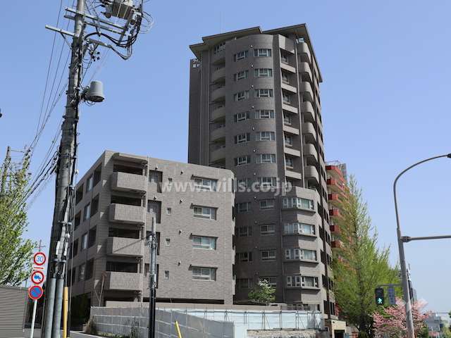 ライオンズヒルズ星ヶ丘の外観（西側から）