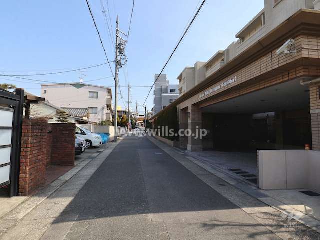 敷地北側の前面道路