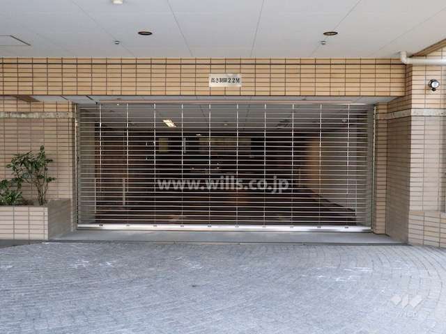 駐車場出入り口（リングシャッター付き）