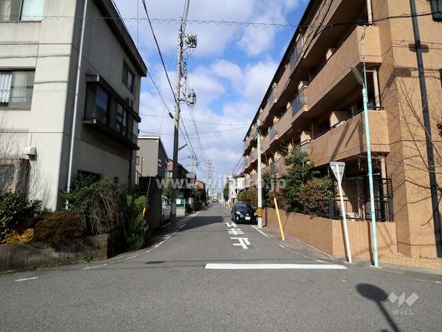 敷地南側の前面道路
