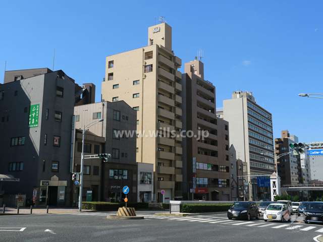 ライオンズマンション覚王山通りの外観(北東側から)