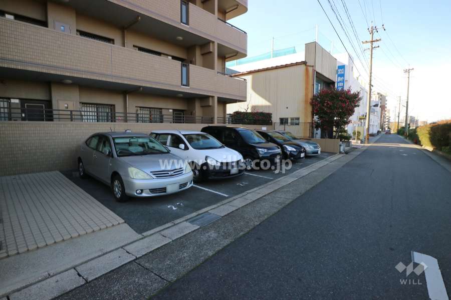 敷地内北側駐車場（屋外平面式）