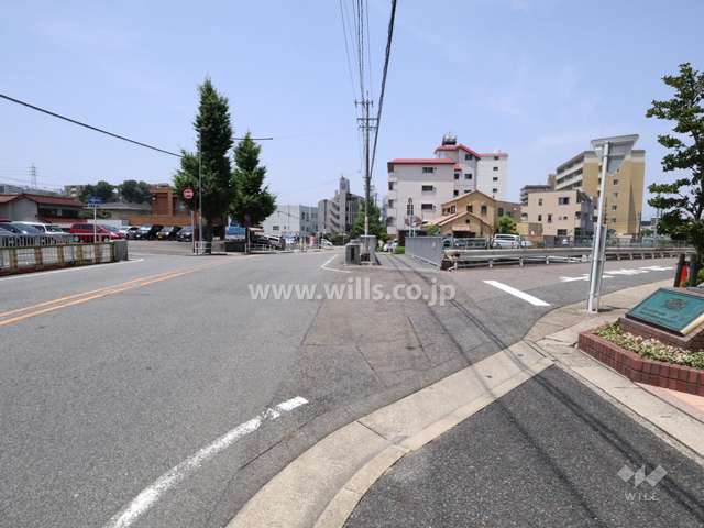 敷地南側の前面道路