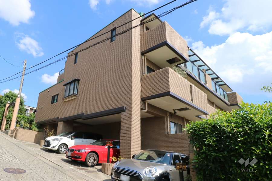 ライオンズヒルズ東山の外観（南西側から）