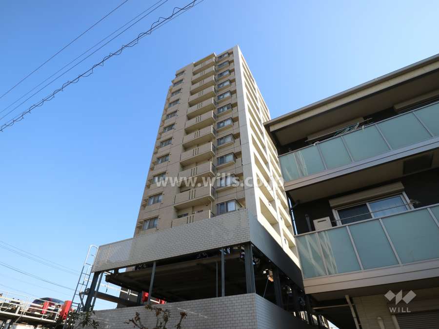 ライオンズマンション春岡弐番館の外観（南西側から）