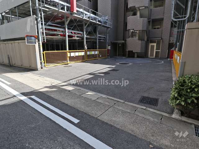 駐車場出入り口