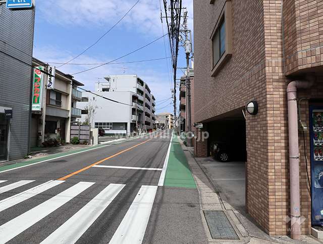 物件の西側前面道路