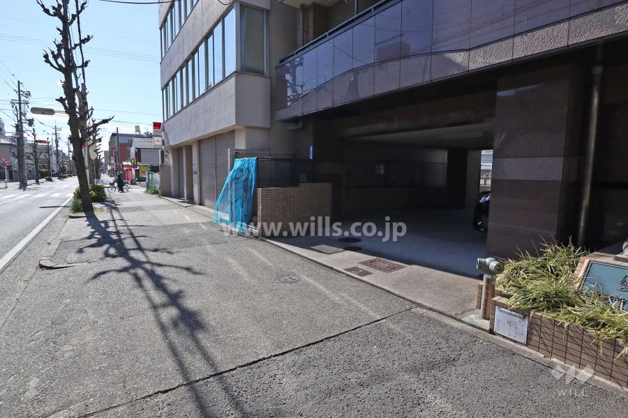 駐車場出入り口