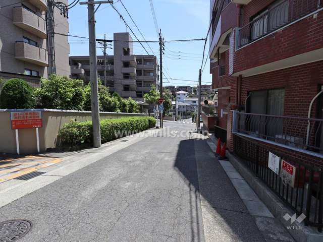 敷地東側前面道路。