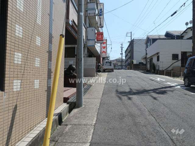 敷地西側の前面道路