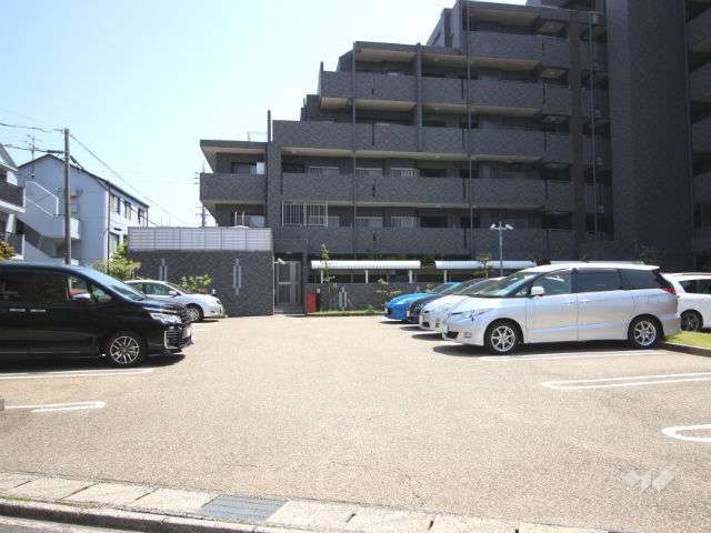 敷地内駐車場（屋外平面式）