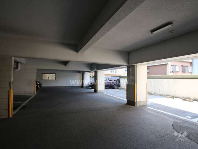 敷地内駐車場（屋内・屋外平面式）
