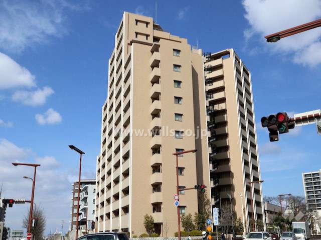 ロイヤルヴェーゼ四谷通の外観（南東側から）
