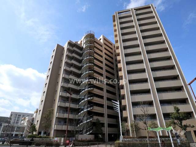 ロイヤルヴェーゼ四谷通の全景（東側から）