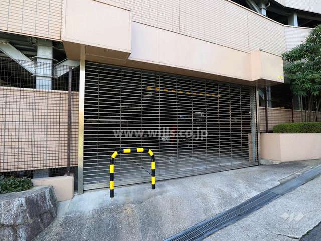 駐車場出入り口（リングシャッター付き）