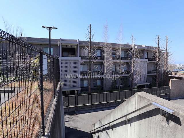 ロイヤルヴェーゼ東山元町A棟の外観（北東側から）