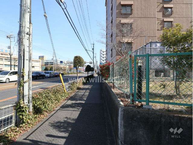 敷地北側の前面道路（県道215号田籾名古屋線）