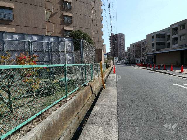 敷地南西側の前面道路