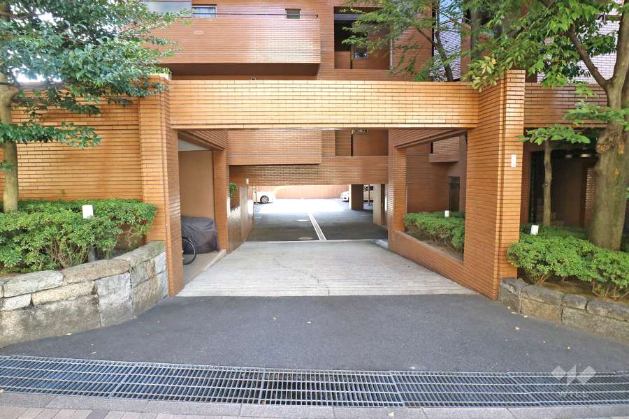駐車場出入り口