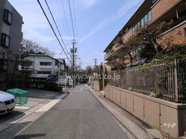 敷地南側の前面道路