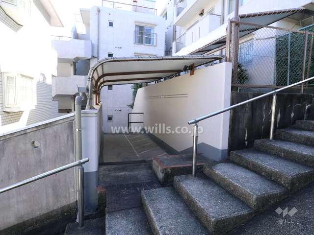 住戸入り口（西側）