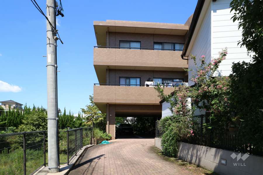 プリモカーサ自由ヶ丘の外観（南側から）