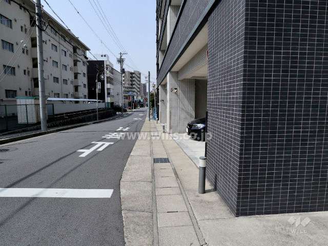敷地南側の前面道路