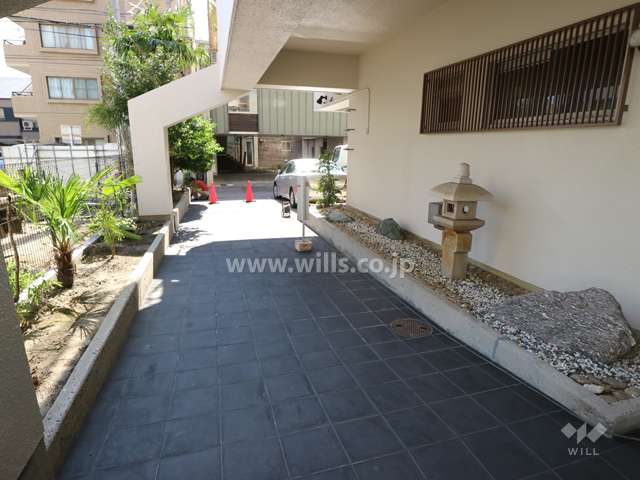 敷地内の植栽・灯篭