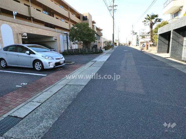 敷地北側の前面道路