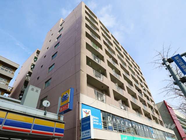 覚王ハイツの外観(南西側から)