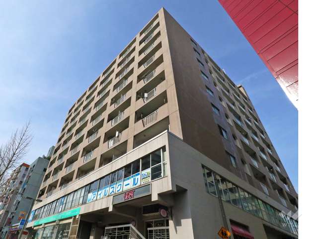 覚王ハイツの外観(南東側から)