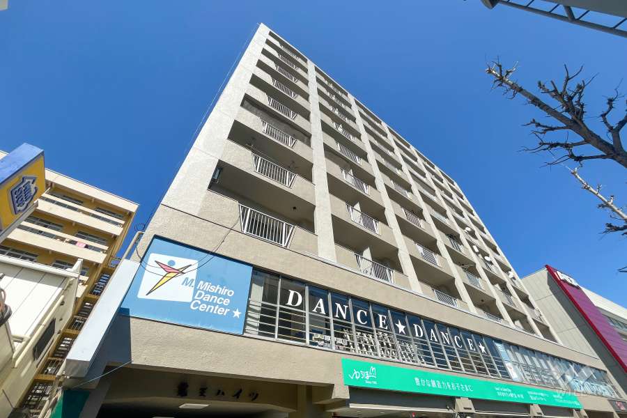 覚王ハイツの外観(南西側から)