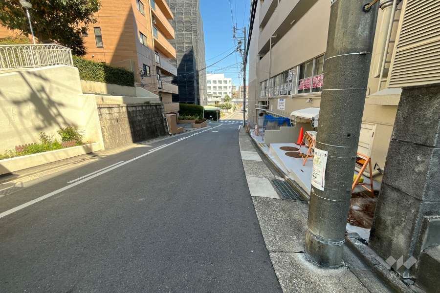 敷地東側の前面道路