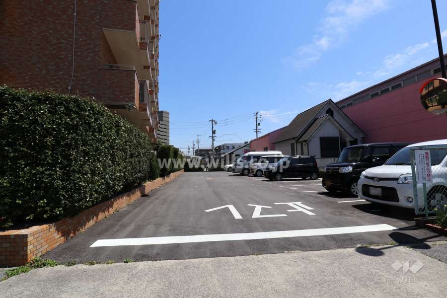 駐車場出入り口