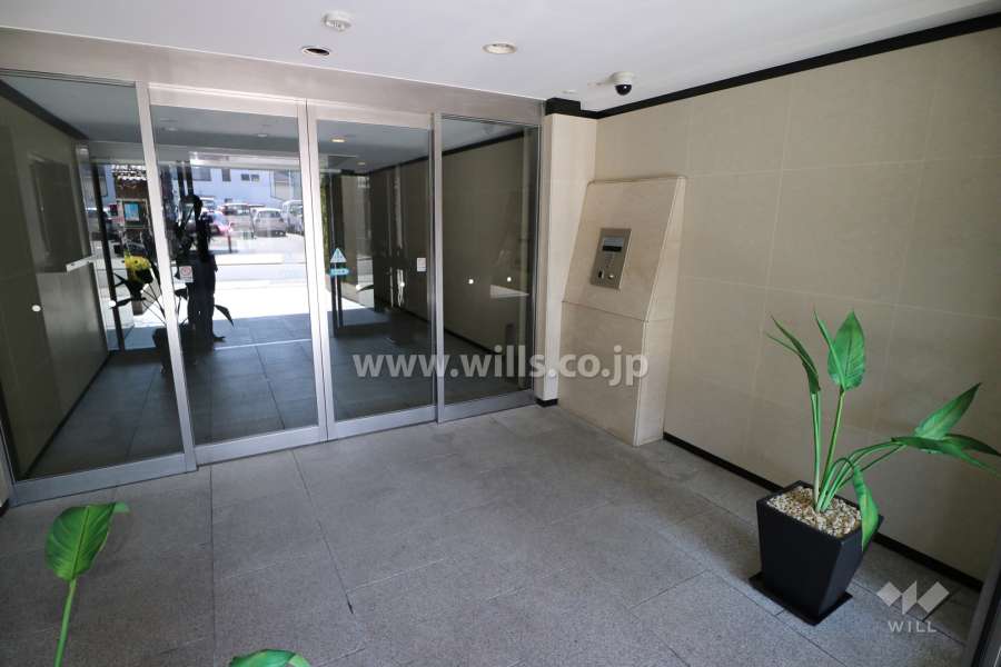 駐車場出入り口(ロボットゲート付き)