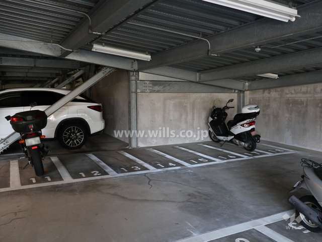 敷地南側の前面道路（東側から）