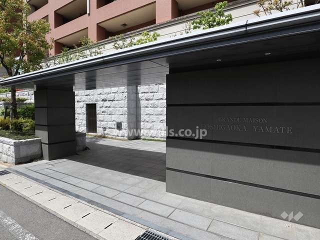 マンション全体のエントランス