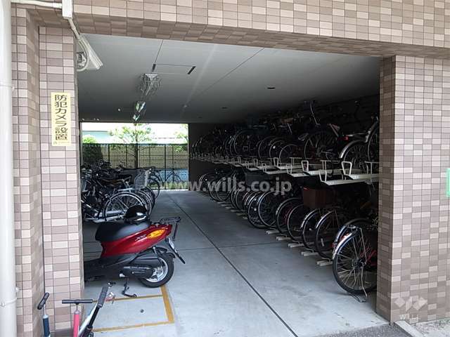 建物1階部分にある駐輪場