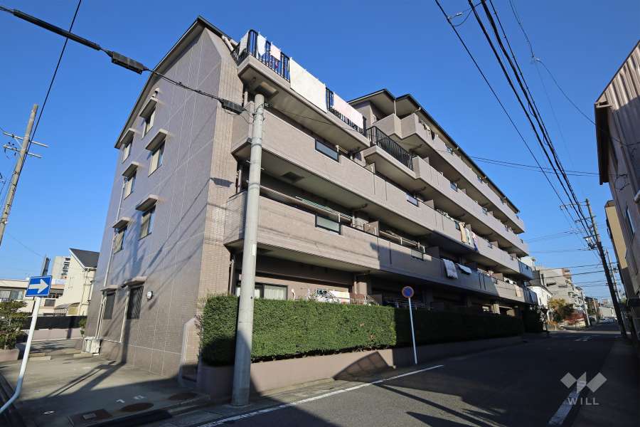 サンマンションアトレ春岡通の外観（南西側から）