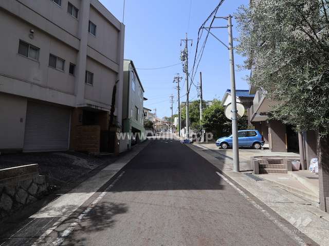 敷地南側の前面道路