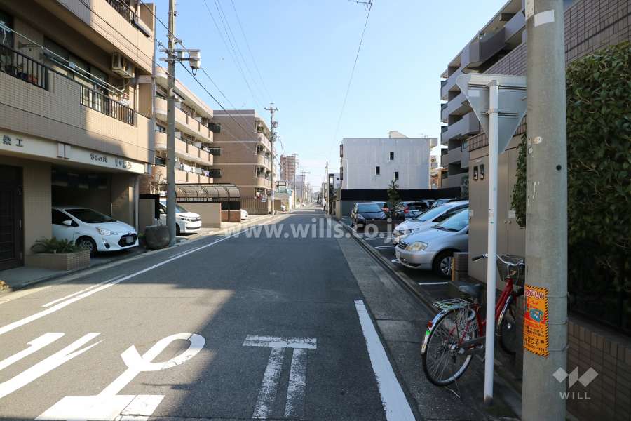 敷地北側の前面道路