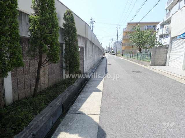 敷地北側の前面道路