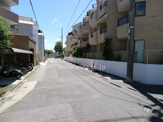 敷地南側前面道路