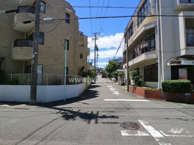敷地東側前面道路