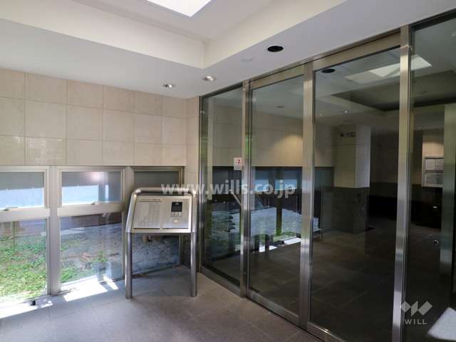 エントランスはオートロック付きです