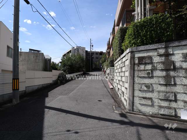 敷地南側の前面道路