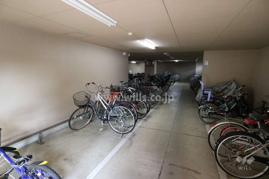 駐輪場とバイク置場