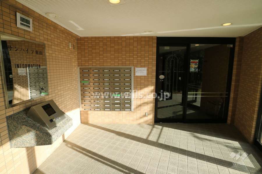 エントランスはオートロック付きです。